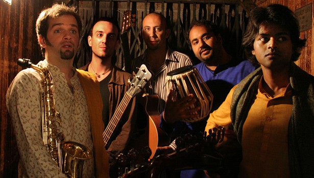 A picture of the 5 members of Samay.